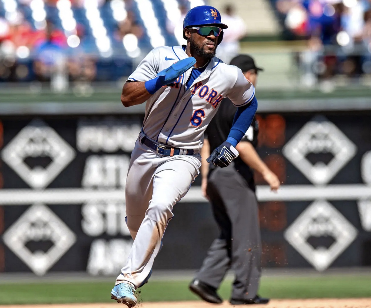 Mets Settle for Split vs. Phillies