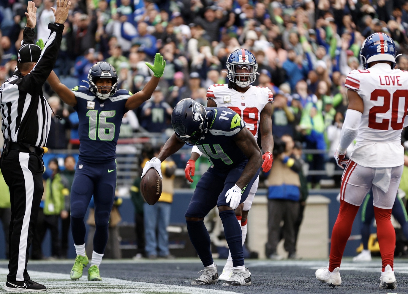Seahawks Topple Giants&nbsp;27-13