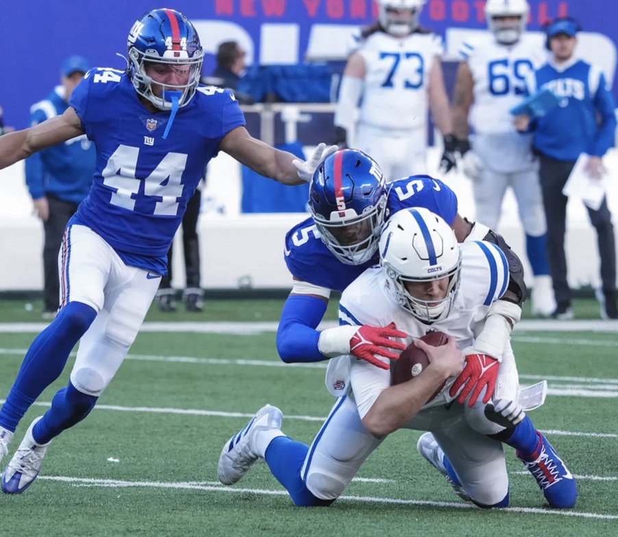 Giants Roll Over Colts&nbsp;38-10