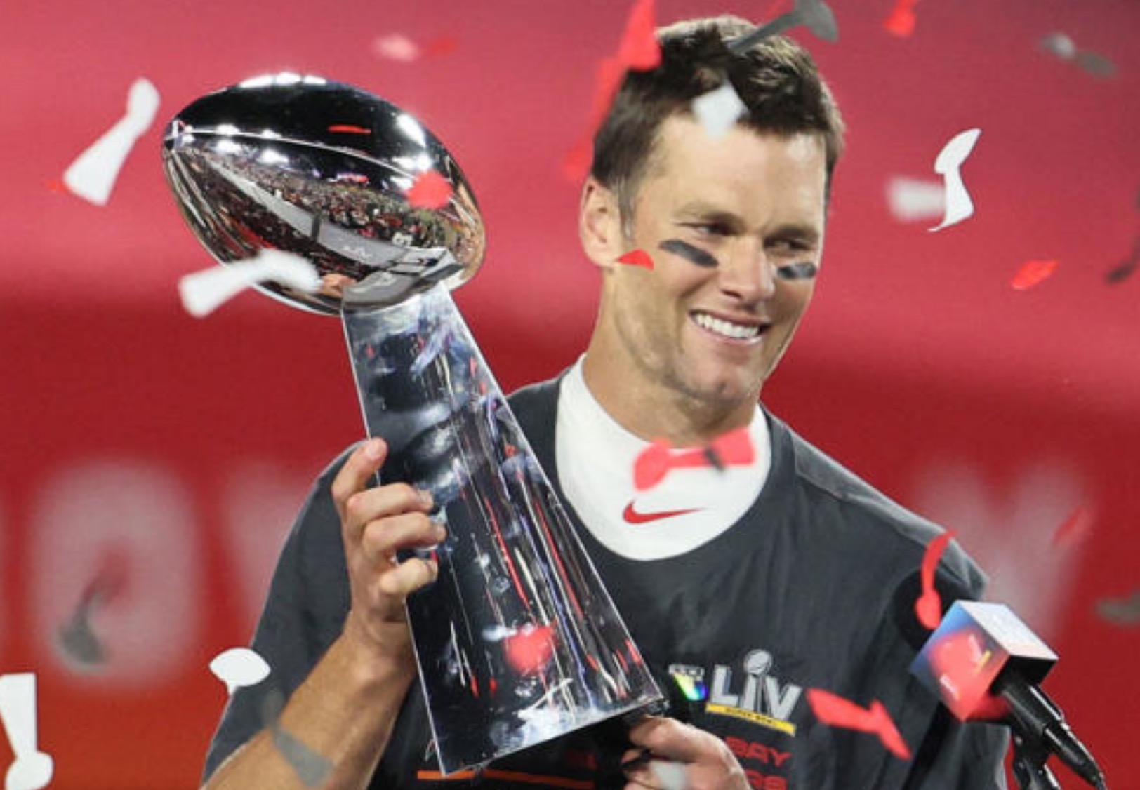 Tom Brady Teases NFL&nbsp;Comeback