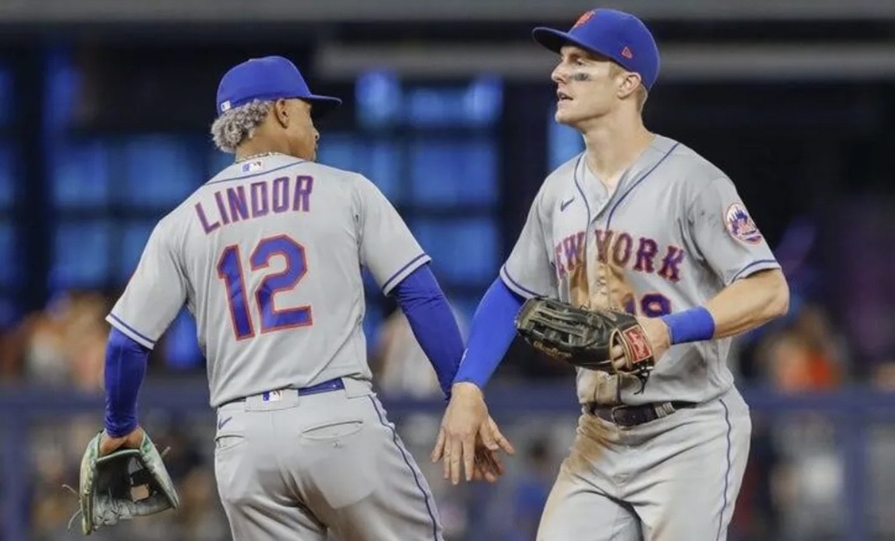 Mets Adjust Roster for Playoff&nbsp;Push