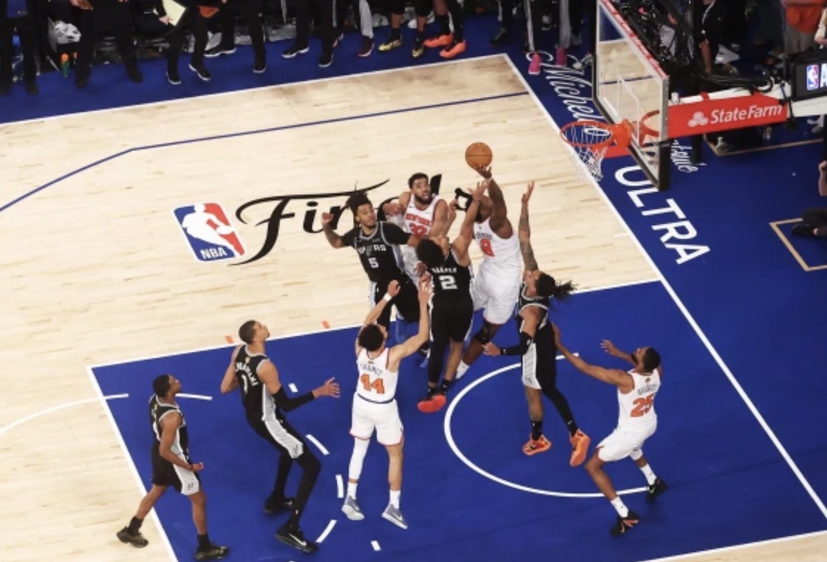 Knicks Stun Spurs With Historic Rally From 29 Points Down Knicks Stun Spurs With Historic Rally From 29 Points Down